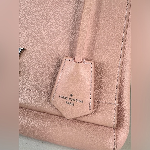 149 Preloved Louis Vuitton LV Taurillon Lockme II ($$ Marked Down 2/9/2025) - Picture 2 of 16